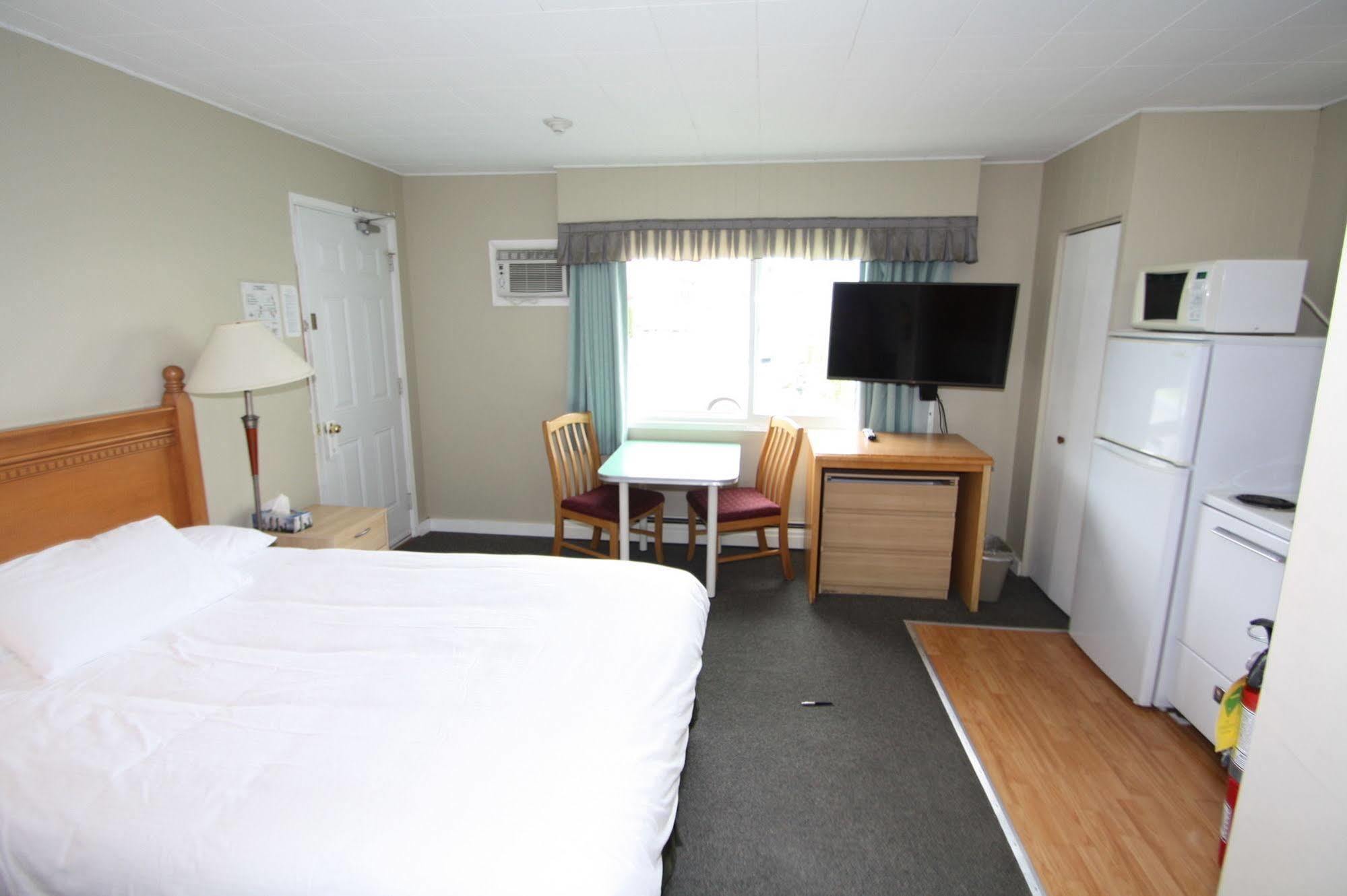 Harrison Spa Motel Harrison Hot Springs Eksteriør billede