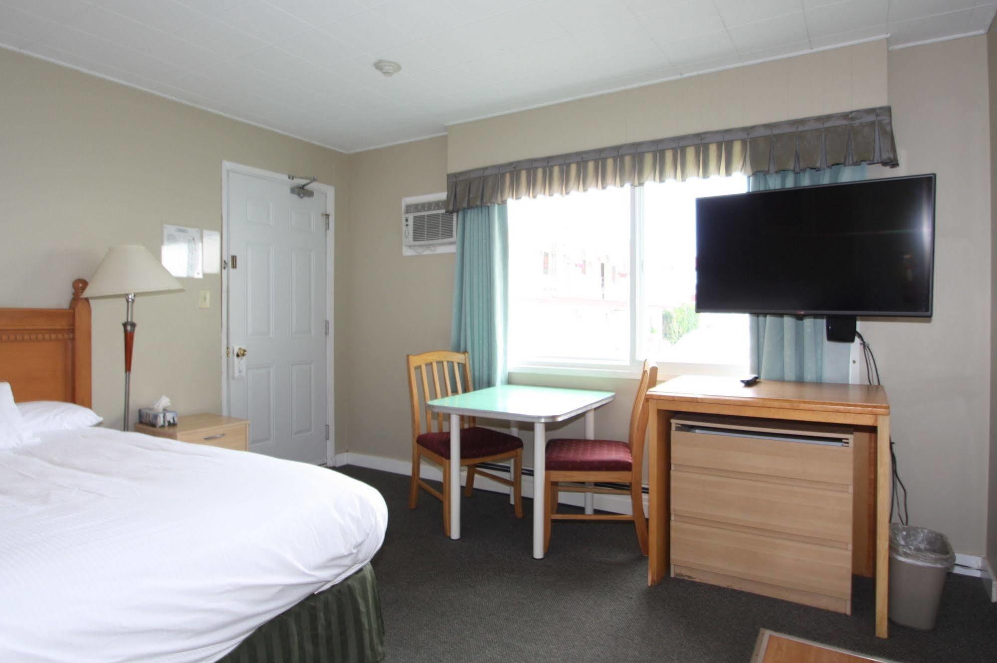 Harrison Spa Motel Harrison Hot Springs Eksteriør billede